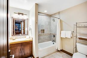 Luxury 3 Bedroom Breckenridge Vacation Rental with Mountain Views Step