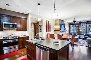 Luxury 3 Bedroom Breckenridge Vacation Rental with Mountain Views Step