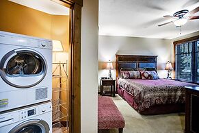 Luxury 3 Bedroom Breckenridge Vacation Rental with Mountain Views Step