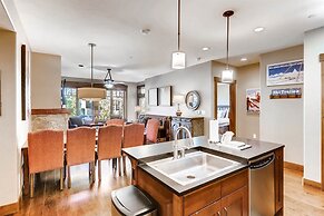 Luxury 3 Bedroom Breckenridge Vacation Rental with Mountain Views Step