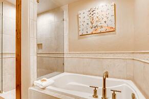 Luxury 3 Bedroom Breckenridge Vacation Rental with Mountain Views Step