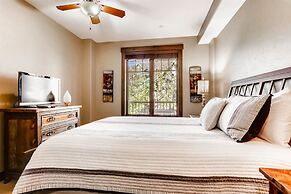 Luxury 3 Bedroom Breckenridge Vacation Rental with Mountain Views Step