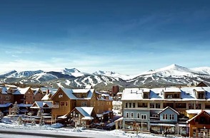 3 Bedroom Mountain View Condo Located in Historic Downtown Breckenridg