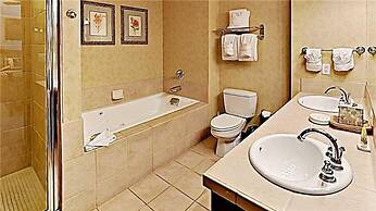 3 Bedroom Mountain View Condo Located in Historic Downtown Breckenridg