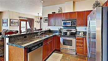 3 Bedroom Mountain View Condo Located in Historic Downtown Breckenridg