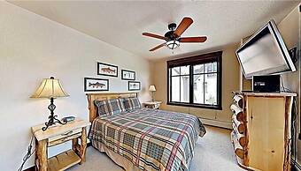 3 Bedroom Mountain View Condo Located in Historic Downtown Breckenridg