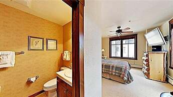 3 Bedroom Mountain View Condo Located in Historic Downtown Breckenridg