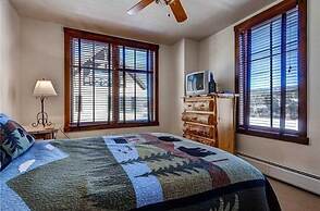3 Bedroom Mountain View Condo Located in Historic Downtown Breckenridg