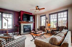 3 Bedroom Mountain View Condo Located in Historic Downtown Breckenridg