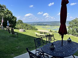 Eagle View Motel & Retreat