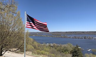 Eagle View Motel & Retreat