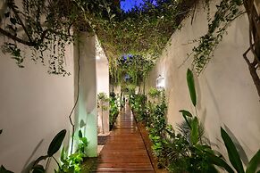 The Luxury Collection, Monaco Blu