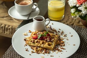 The Luxury Collection, Monaco Blu