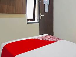 OYO Life 709 Menjangan Residence at Klayatan