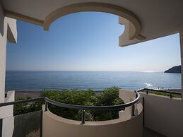 Pearl Beach Hotel