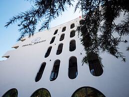 Pearl Beach Hotel