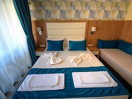 Pearl Beach Hotel