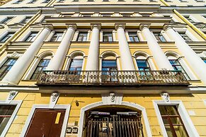 Hello apartments Admiralteysky