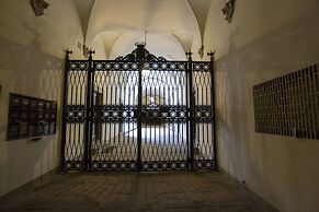 Flora Historical Luxury House