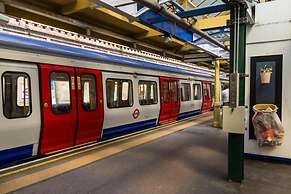 English Garden Apartment