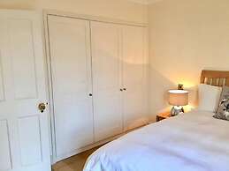 English Garden Apartment