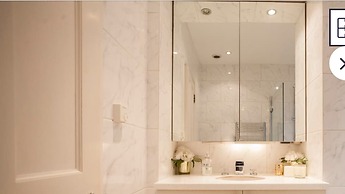 English Garden Apartment