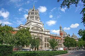 English Garden Apartment