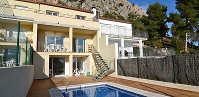 Casa con piscina y bonitas vistas al mar