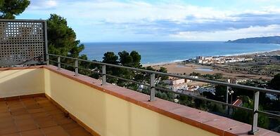 Casa con piscina y bonitas vistas al mar