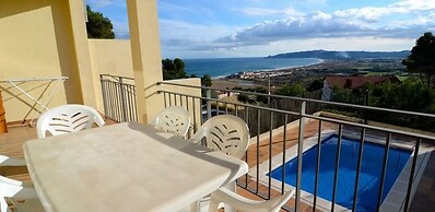 Casa con piscina y bonitas vistas al mar