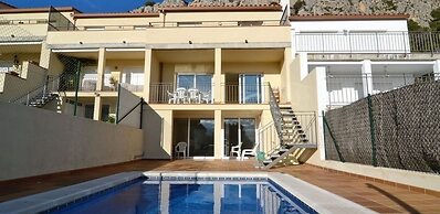 Casa con piscina y bonitas vistas al mar