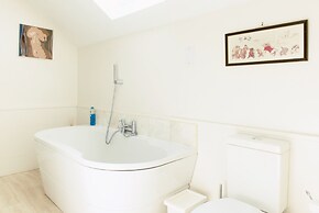 Pleasant 2-Storey City Apartment