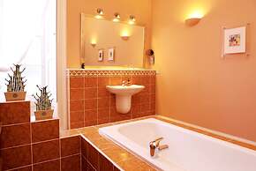 Luxury Central Old Town Suite Edinburgh