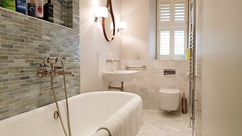 Grand Edinburgh Castlehill Apartment