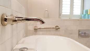 Grand Edinburgh Castlehill Apartment