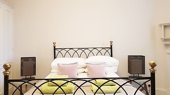 Grand Edinburgh Castlehill Apartment