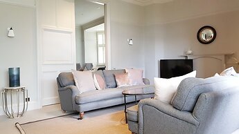 Grand Edinburgh Castlehill Apartment