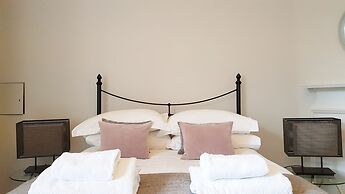 Grand Edinburgh Castlehill Apartment