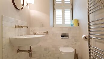 Grand Edinburgh Castlehill Apartment