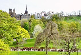 Grand Edinburgh Castlehill Apartment