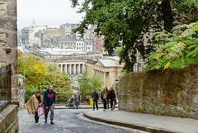 Grand Edinburgh Castlehill Apartment