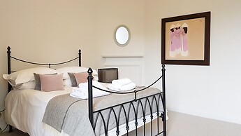 Grand Edinburgh Castlehill Apartment