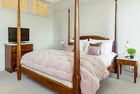 Grand Edinburgh Castlehill Apartment