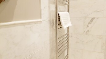 Grand Edinburgh Castlehill Apartment