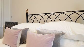 Grand Edinburgh Castlehill Apartment