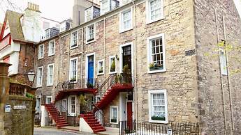 Grand Edinburgh Castlehill Apartment