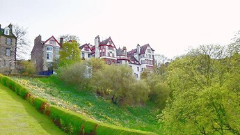 Grand Edinburgh Castlehill Apartment
