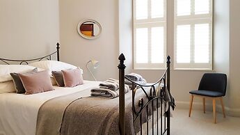 Grand Edinburgh Castlehill Apartment