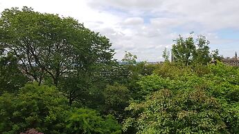 Grand Edinburgh Castlehill Apartment