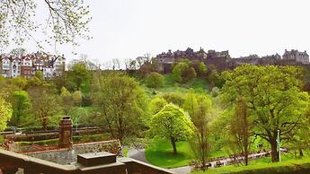 Grand Edinburgh Castlehill Apartment